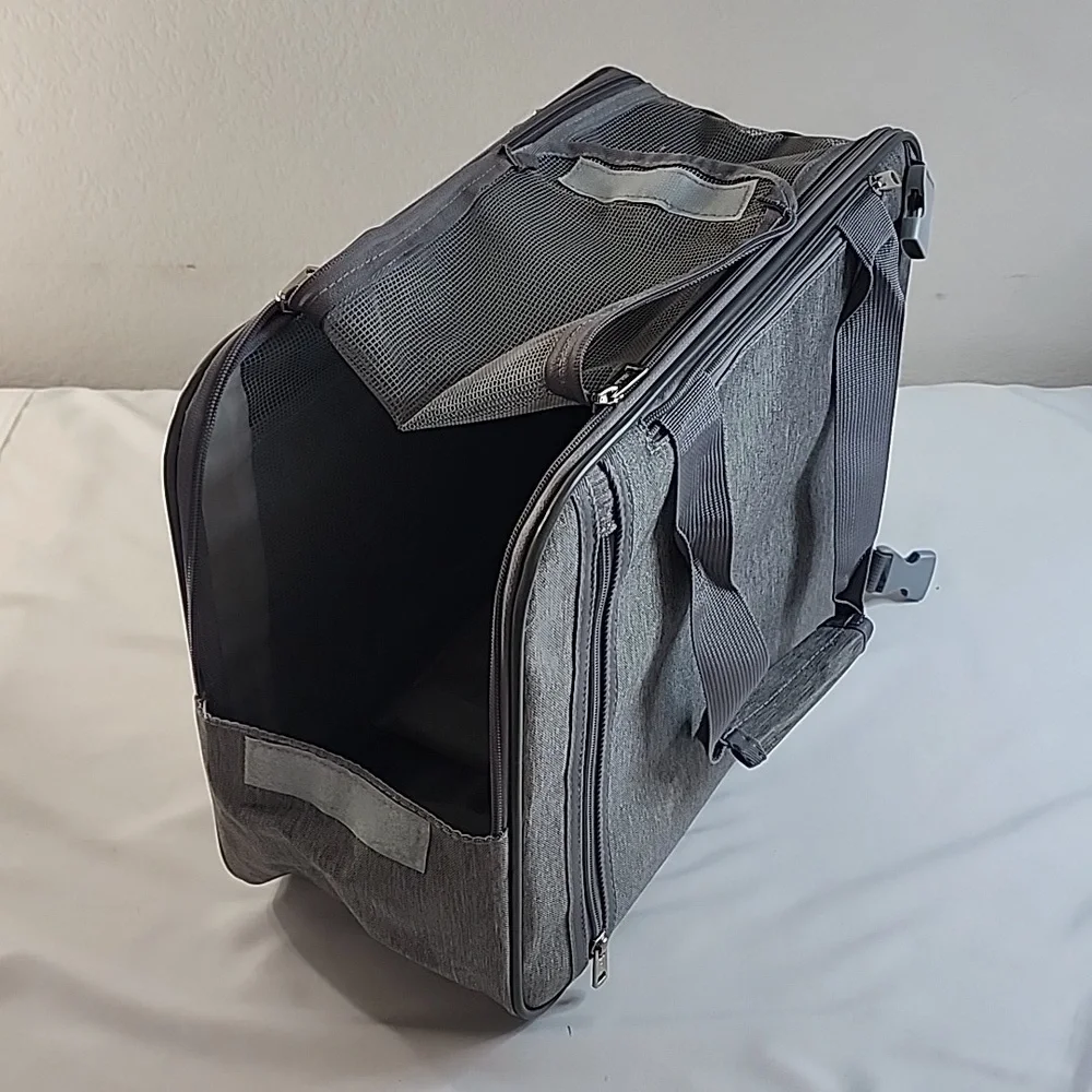 NWOT Petseek 2 in 1 Soft-Sided Airline Approved Backpack Travel Pet Carrier